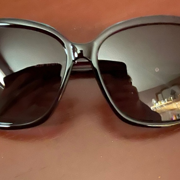 Ladies Sunglases - Picture 4 of 7